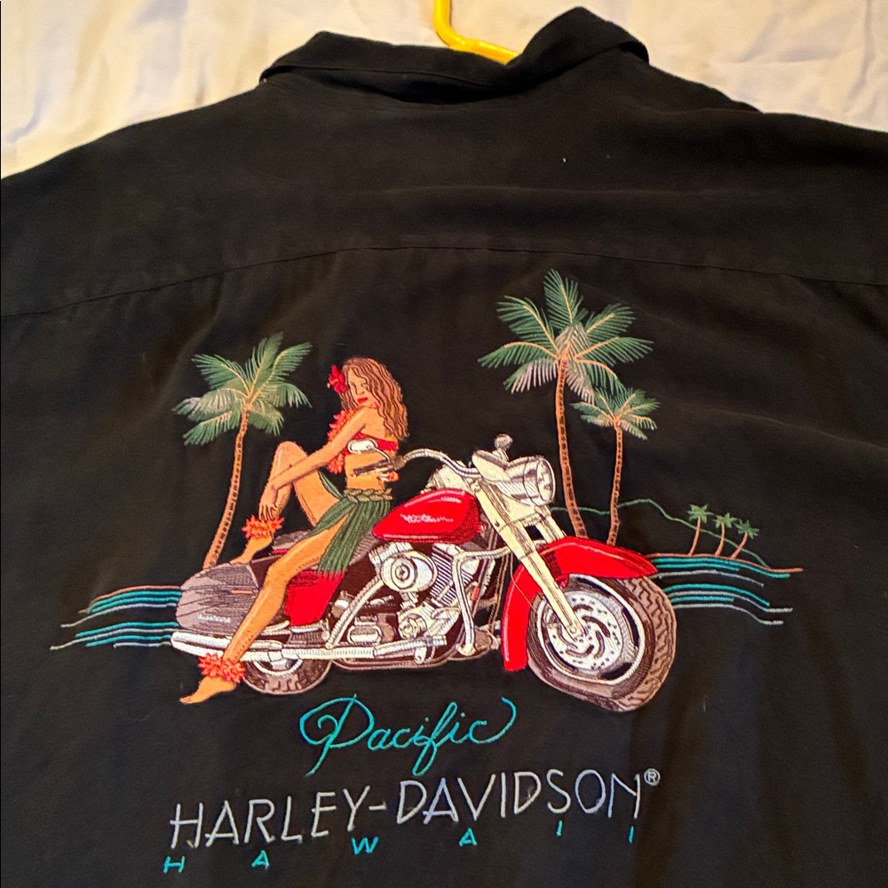 Harley-Davidson Black Casual Button Down Shirt. Silk only worn several times.